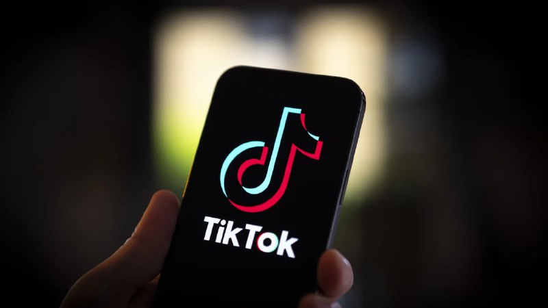 #tiktok #iOS #教程🌐iOS TikTok 最新版本移除了 SIM 检测，iPhone 现在可以免拔卡观看1️⃣在 App Store 下载最新版本的 TikTok2️⃣打开「设置 - 通用 - 语言与地区」，将地区修改为美国3️⃣连接非香港的节点4️⃣退出再打开 TikTok 就能使用了！此方法暂不适用安卓据网友爆料，是最新版本的 iOS 不允许 APP 读取 SIM 卡 mcc 信息，所以才得以“解禁”📮投稿    📢频道    💬群聊    🔎索引
